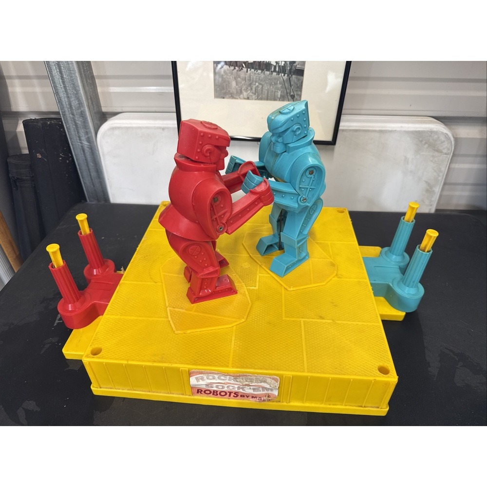 1966 VINTAGE ROCKEM SOCKEM ROBOTS BY MARX ORIGINAL TOY READ